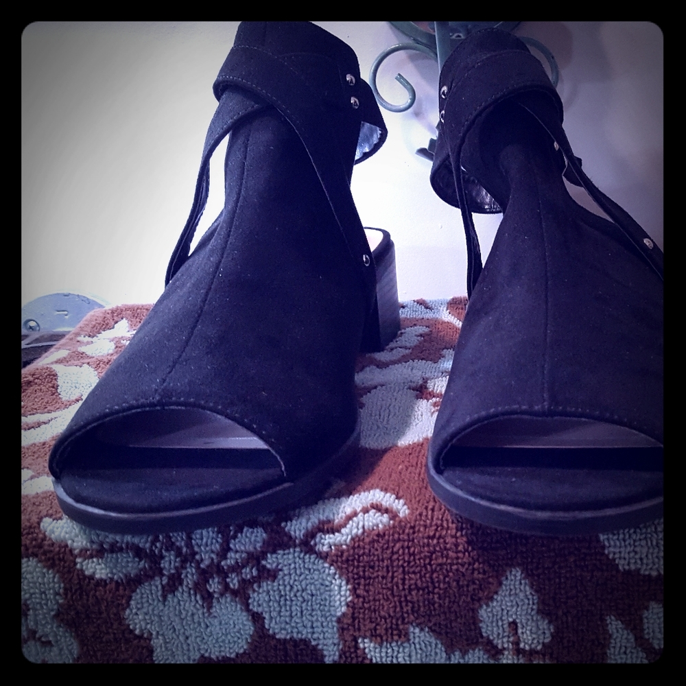 LONDON RAG SANDALS NWOB